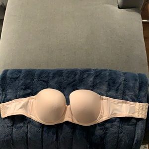 Wacoal red carpet strapless bra. Sand. 36 DDD